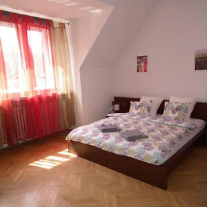 https://old-town-spacious-apartment.praguehotelsweb.com